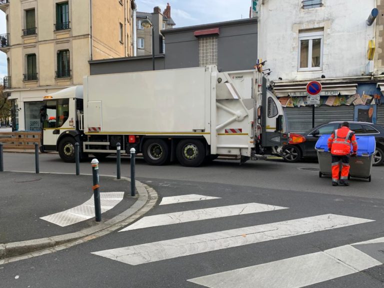 Dans un contexte sanitaire difficile, les agent.e.s du service déchet sont pleinement mobilisé.e.s pour assurer la continuité du service public. Merci à elles et à eux.