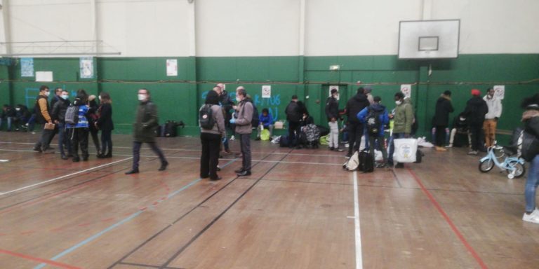 Evacuation migrants gymnase de Talensac