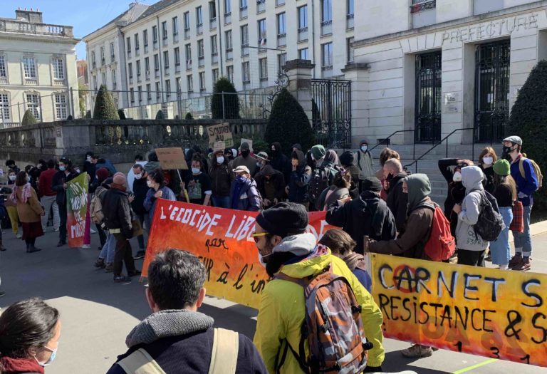 Devant le préfecture de Loire Atlantique, manifestation de soutien aux militant·e·s évacué·e·s